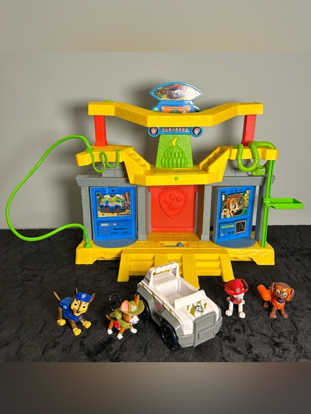 Paw Patrol Monkey Temple Jungle Rescue Play Set Car and Extra Characters